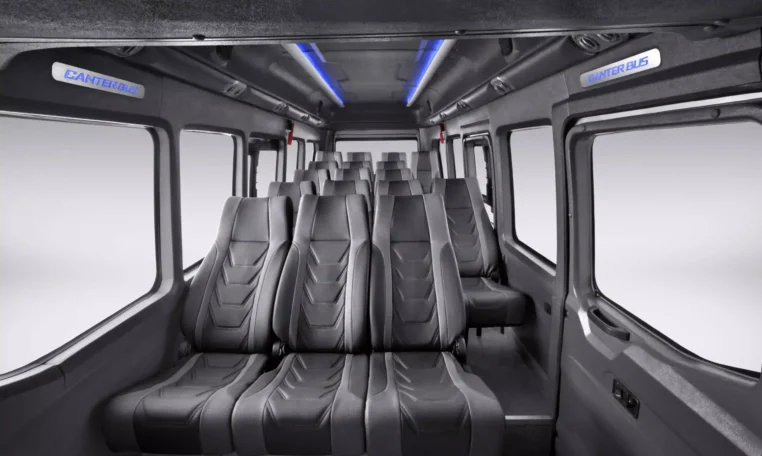 Mitsubishi Canter Bus foto 1