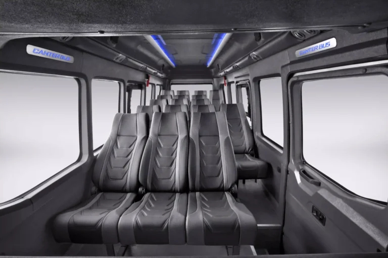 Mitsubishi Canter Bus foto 1